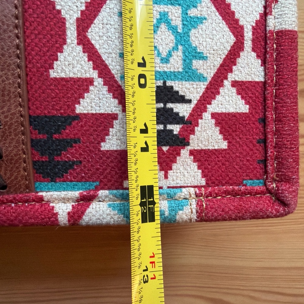 Wrangler Southwestern Pattern Wide Tote - Picture 6 of 8
